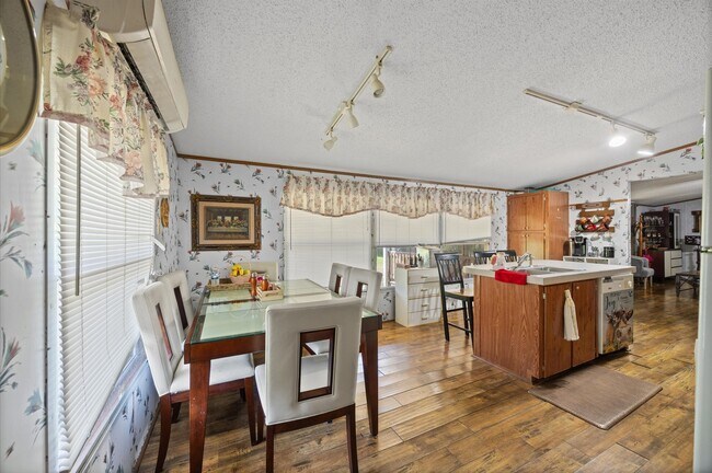 Building Photo - 806 Co Rd 2112