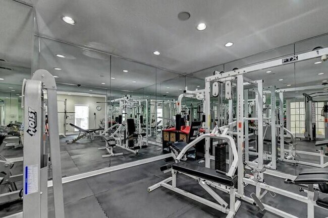 Building Photo - 2 bedroom condo in Atlanta in gated community