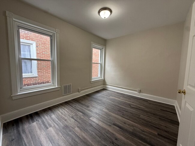 Building Photo - Large Home - Germantown