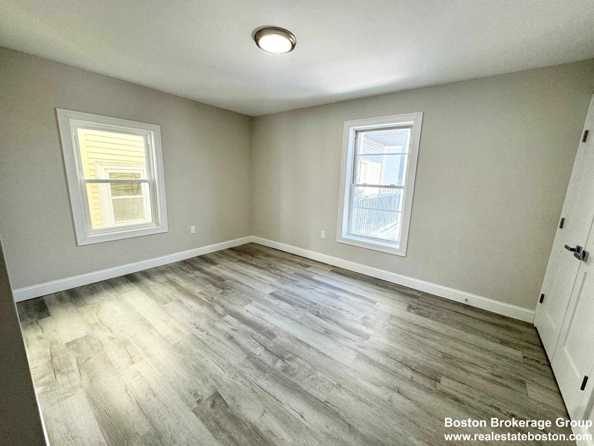 Building Photo - 55 Burrell St