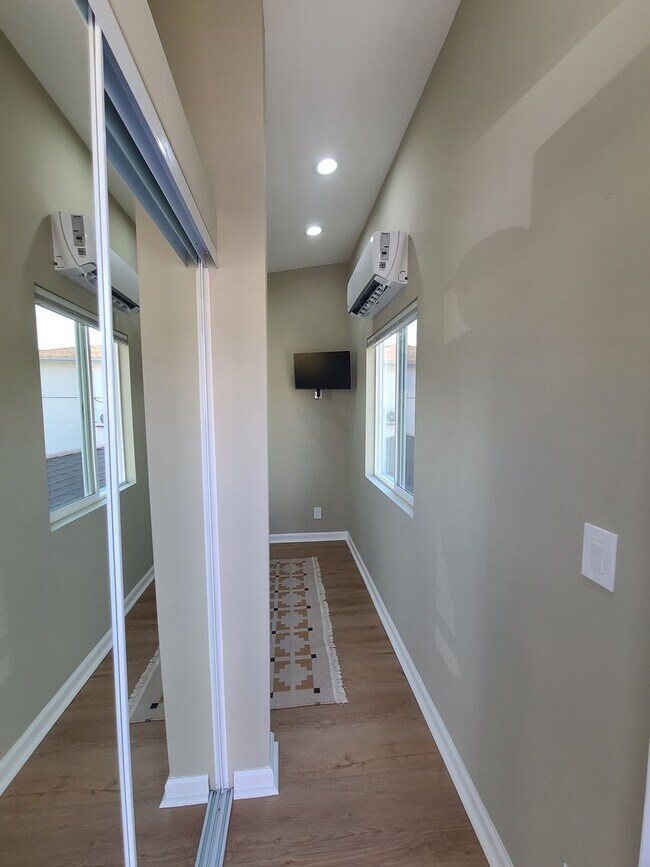 Building Photo - New built and fully furnished 2 bed 2. 5 baths in Point Loma