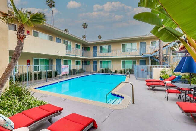 Pool - 99th St Apts at Sofi