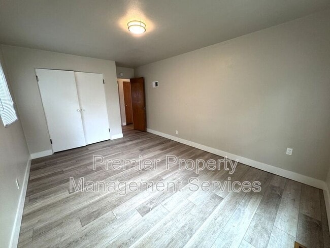 Building Photo - 2607 Glenwood Ln