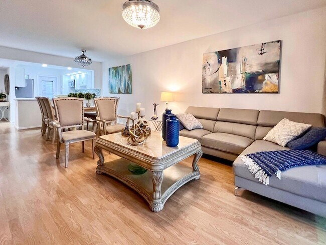 Building Photo - 3010 N Course Dr