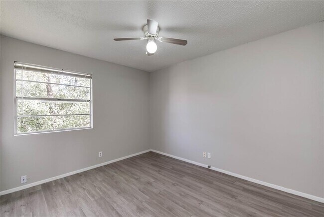 Building Photo - 11907 Alpheus Ave