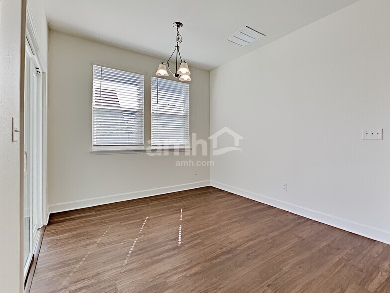Building Photo - 460 Sandstone Dr