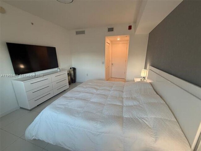 Building Photo - 7661 NW 107th Ave