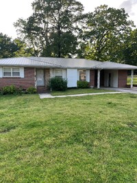 Building Photo - 1300 Sherwood Dr