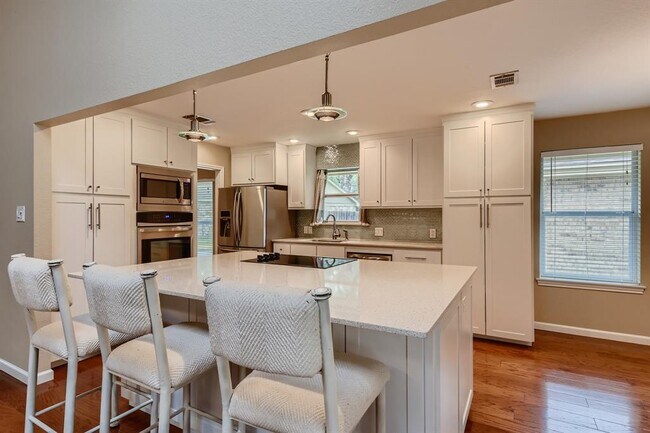 Building Photo - 6811 Hitching Post Cir