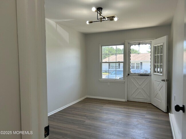 Building Photo - 1174C Clydebank Ct