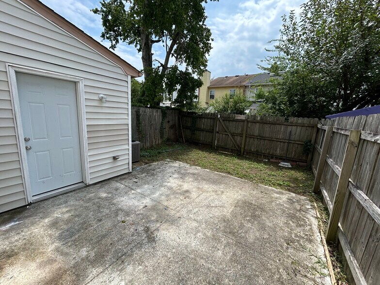 Building Photo - 717 Westminster Ln