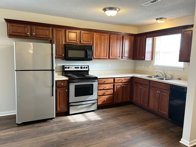 Building Photo - 3 Bed 2 Car Duplex in Grain Valley