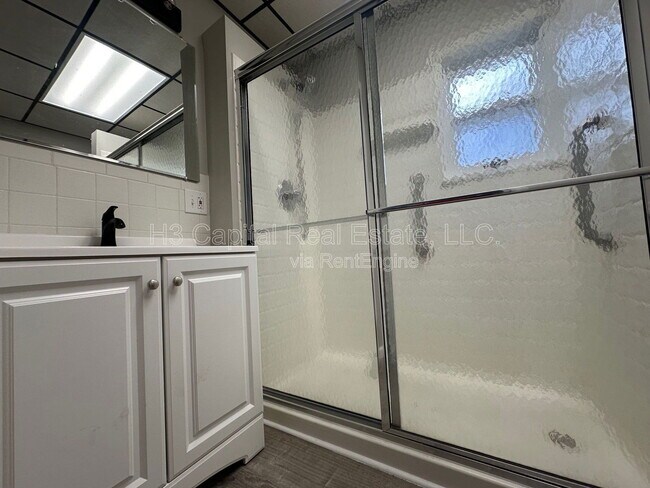 Building Photo - 320 W Cleveland Ave