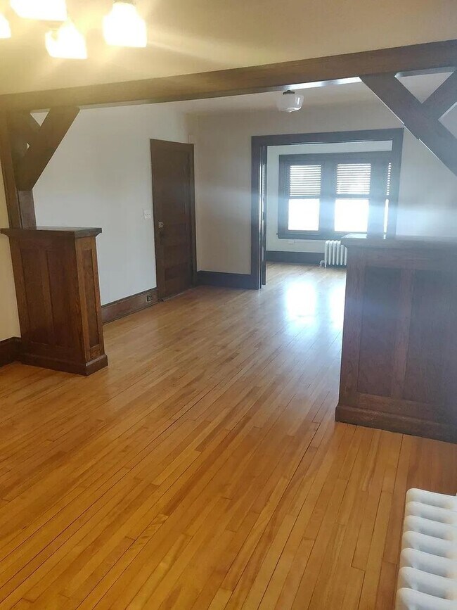 Building Photo - 1907 11th Ave S