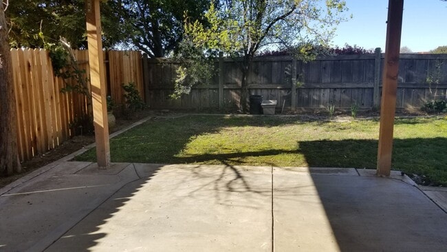 Building Photo - Beautiful 4 bedroom/2.5 bath South Davis Home!