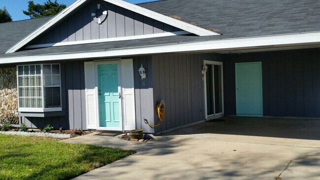 Building Photo - Great 2/2 villa in Fairgreens