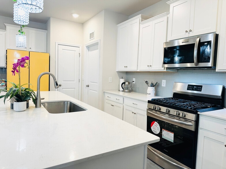 Building Photo - 5819 Soft Shell Dr