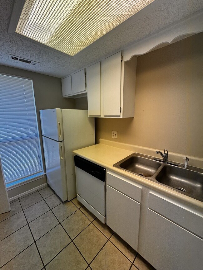 Building Photo - 1820 S 13th Pl