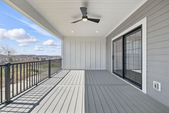 Building Photo - Luxurious, Fully Furnished Townhome       ...