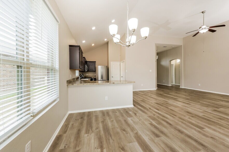 Building Photo - 5314 Little Jasmine Way