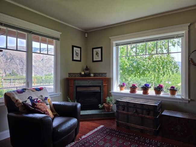 Building Photo - Adorable 2 bedroom house for rent in quiet...