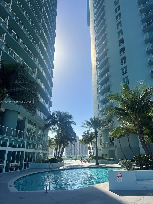 Building Photo - 1900 N Bayshore Dr