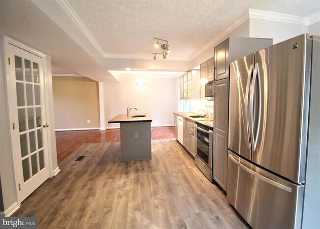 Building Photo - 18040 Tebbs Ln