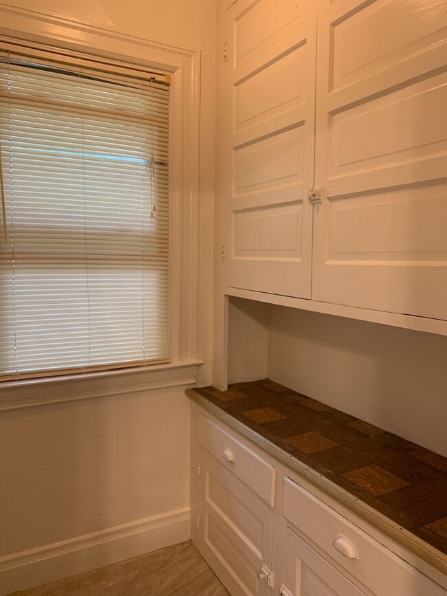 Building Photo - 5542 Fair Oaks St