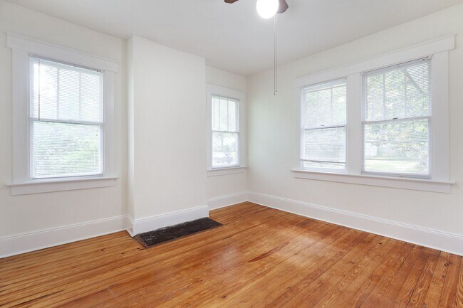 Building Photo - Charming 1920's Bungalow w/ Modern Upgrade...