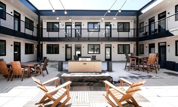 Building Photo - Modern Designer Inspired 1 Bed 1 Bath in D...