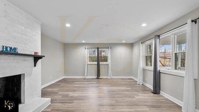 Building Photo - 605 Apple St