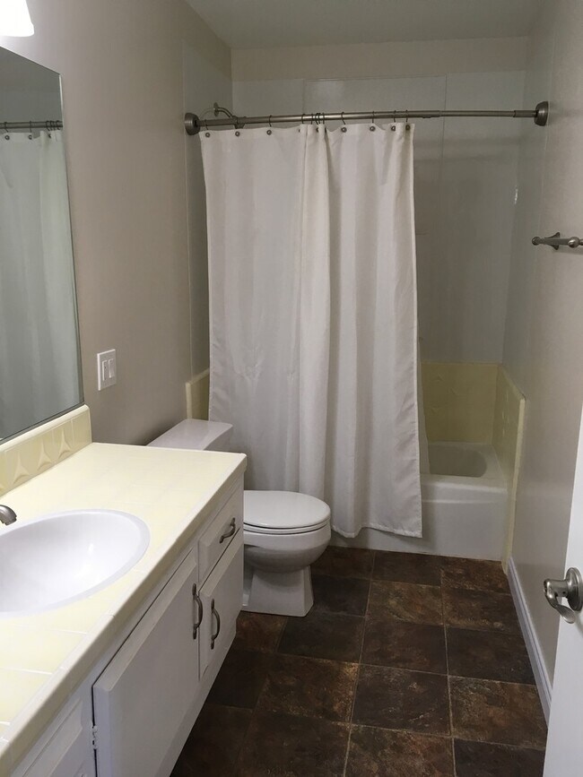 Building Photo - FANTASTIC Ocean Views!!