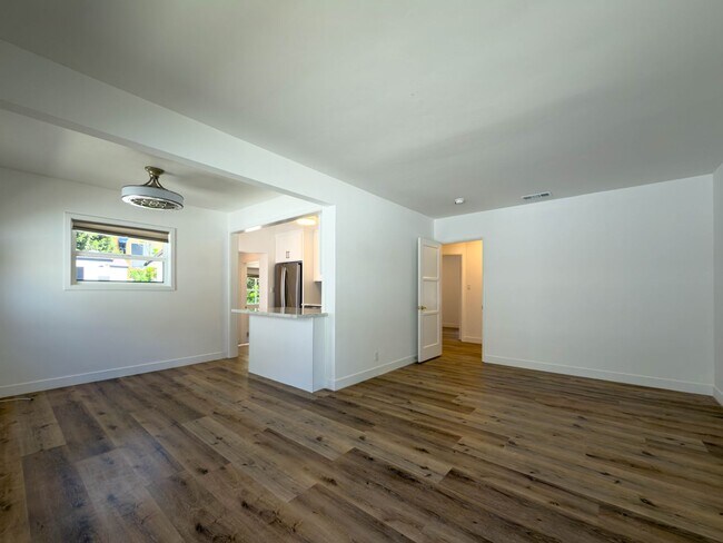 Building Photo - 316 N Kenwood St