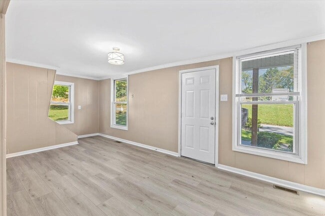 Building Photo - 1308 Columbia Rd