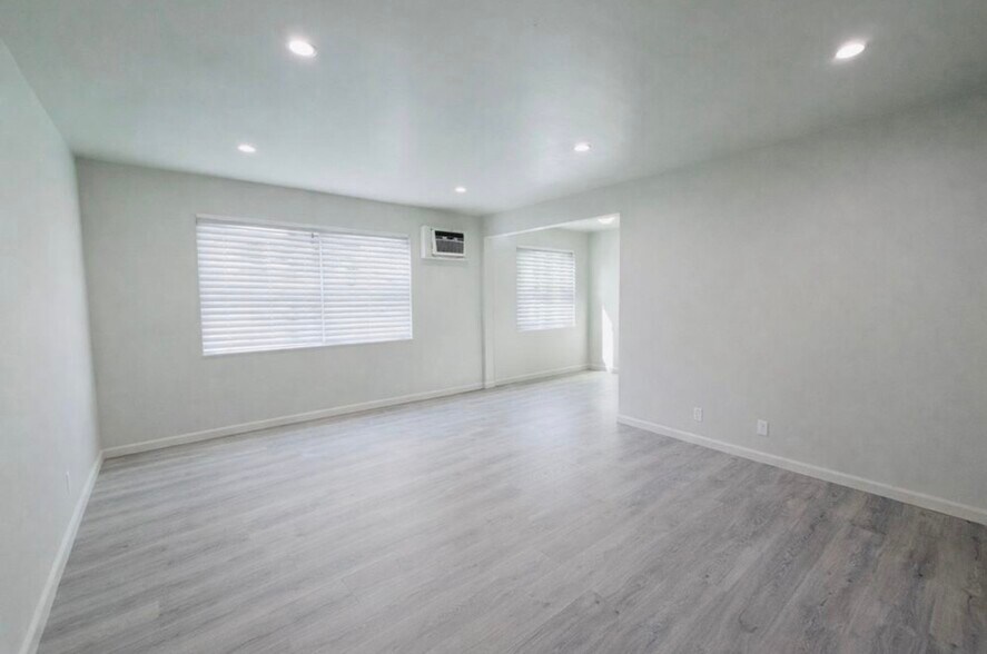 Living room - 15247 Acre St