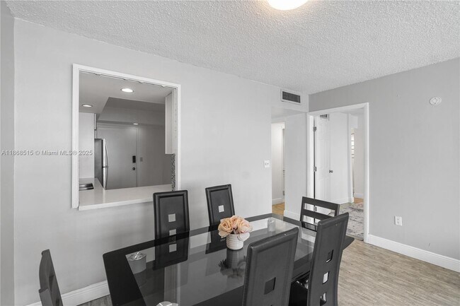 Building Photo - 1351 NE Miami Gardens Dr