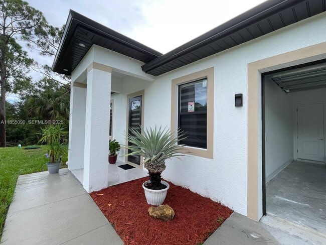 Building Photo - 425 Majors Ave S