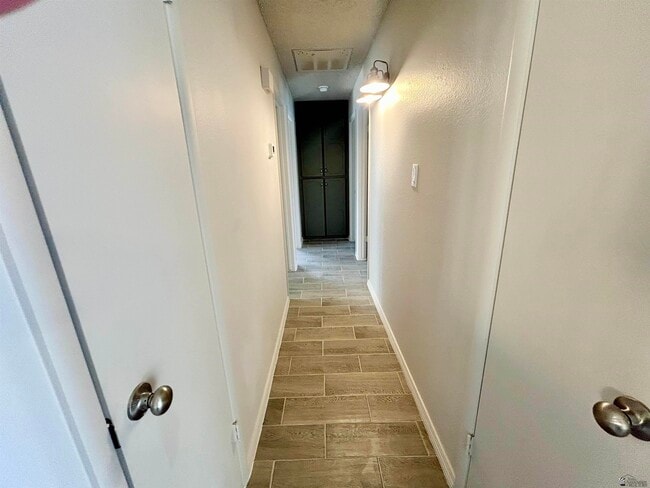 Building Photo - 1744 W 24th Dr