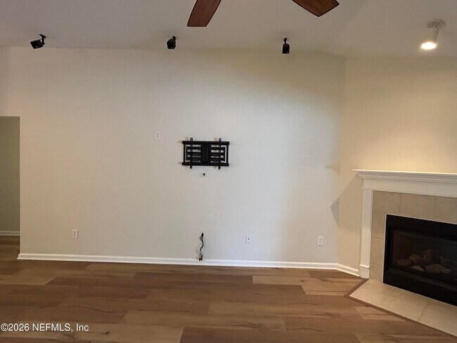 Building Photo - 13916 Fish Eagle Dr E