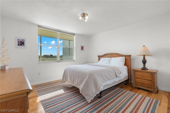 Building Photo - 290 Naples Cove Dr