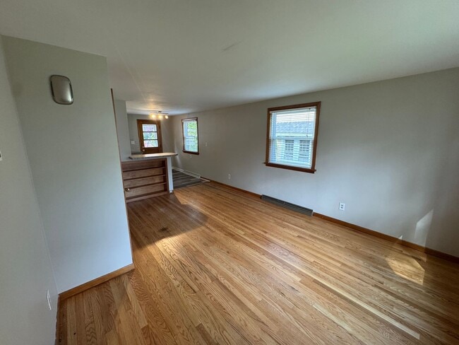 Building Photo - 326 Elm Dr