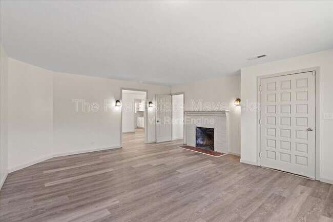 Building Photo - 1820 Tunnel Blvd