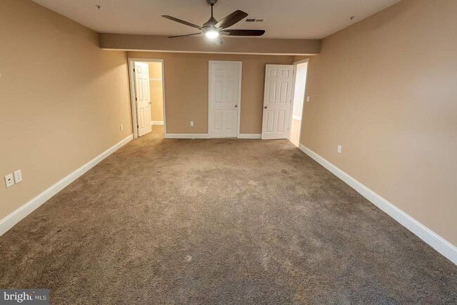 Building Photo - 5544 Old Colony Ct