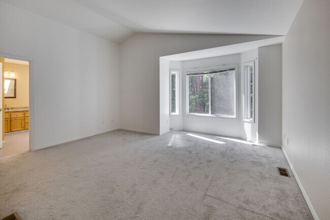Building Photo - Updated 4 bed 2.5 bath in Sammamish!