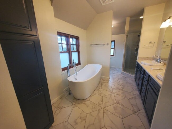 Building Photo - Newly remodeled with quality and comfort throughout.