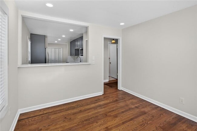 Building Photo - 475 Center Hill Ave NW