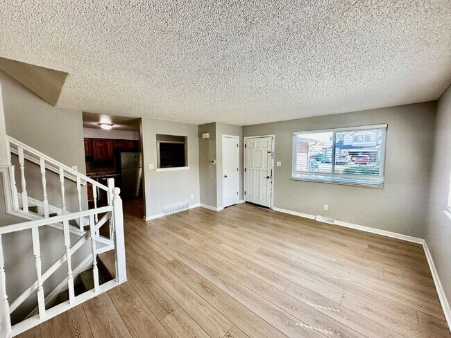 Building Photo - Wonderful 3 bed/2 bath duplex in Westminster!