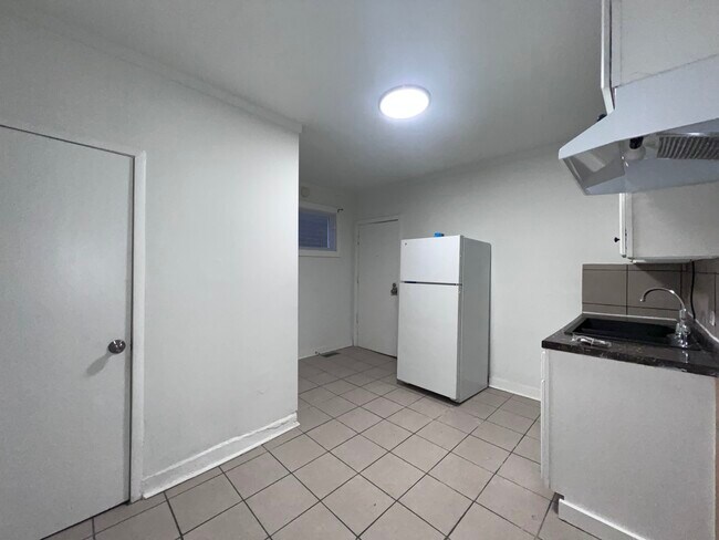 Building Photo - 8919 S Muskegon Ave