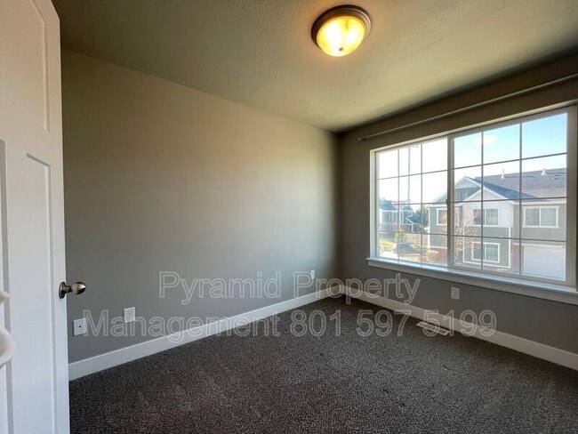 Building Photo - 9257 Ashbourne Dr