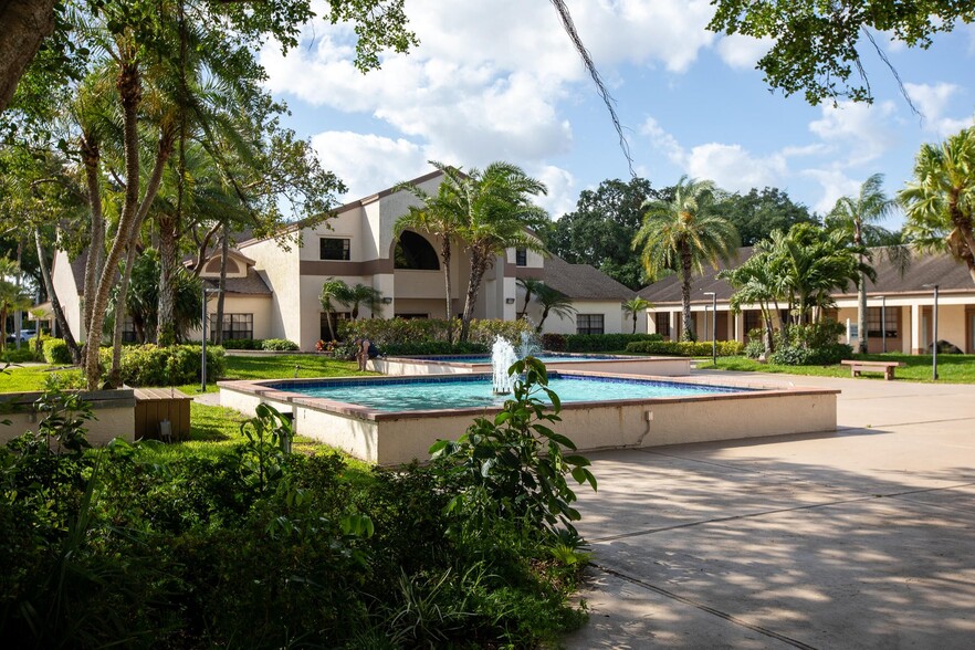 Building Photo - 2738 Carambola Cir S
